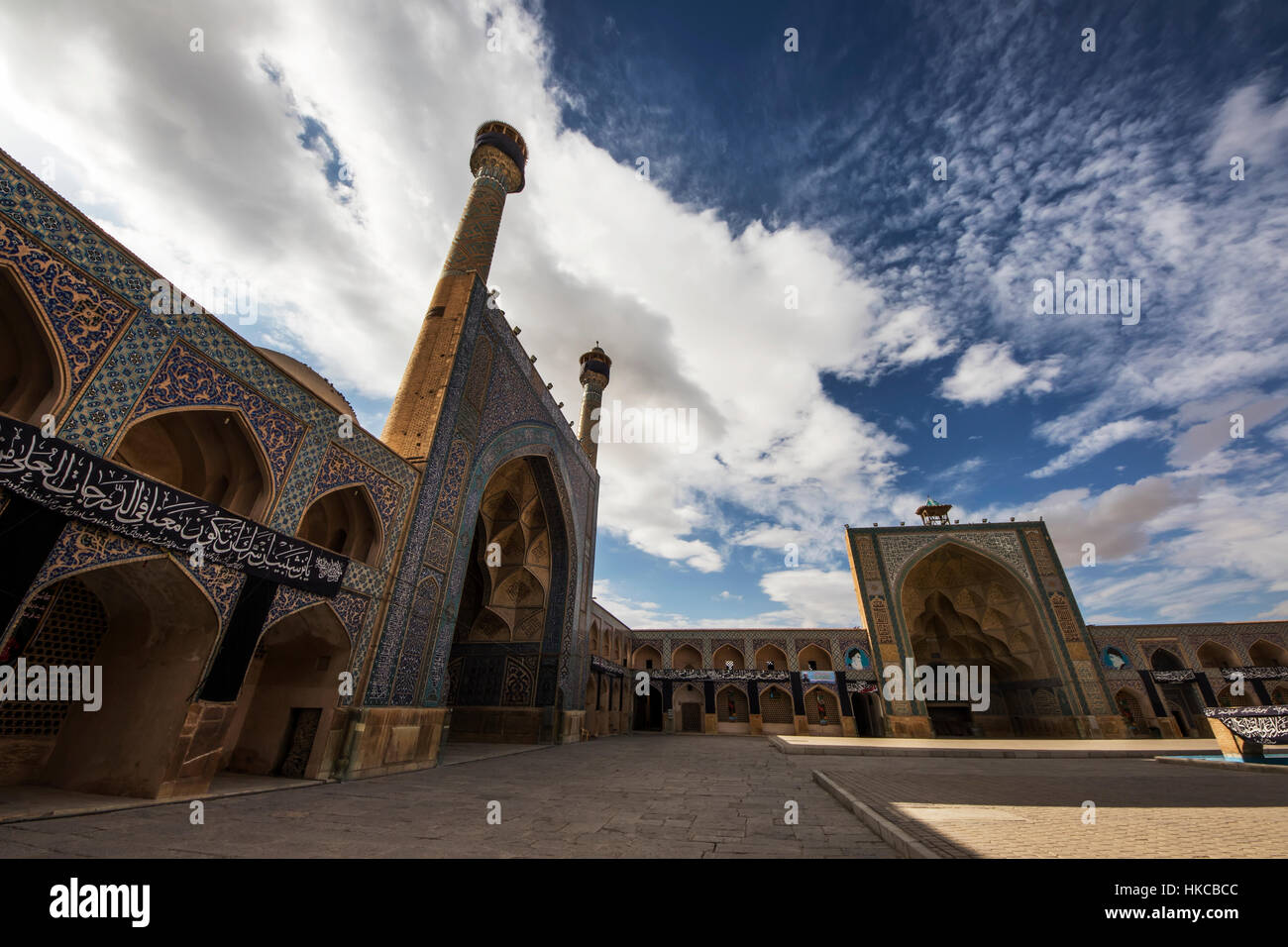 Le sud et l'ouest de l'Iwan Iwan de la Masjed-e Jame (mosquée du vendredi), Ispahan, Iran Banque D'Images