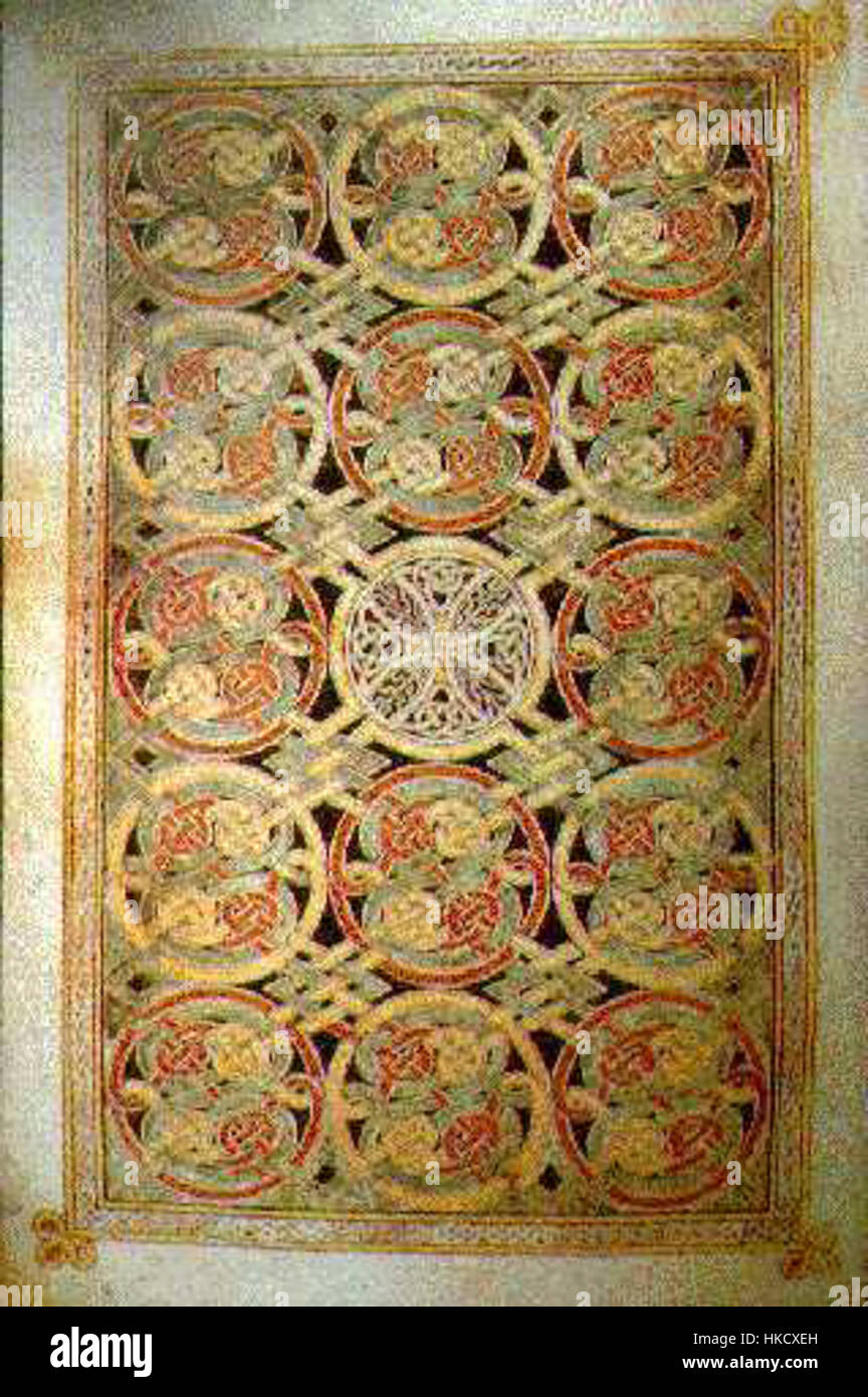 Une page du Livre de Durrow, un manuscrit enluminé médiéval datant du VIIe siècle. Cette page présente des pages de tapis complexes, qui sont décoratives et symbolisent le mélange des traditions artistiques chrétiennes et celtiques. Banque D'Images
