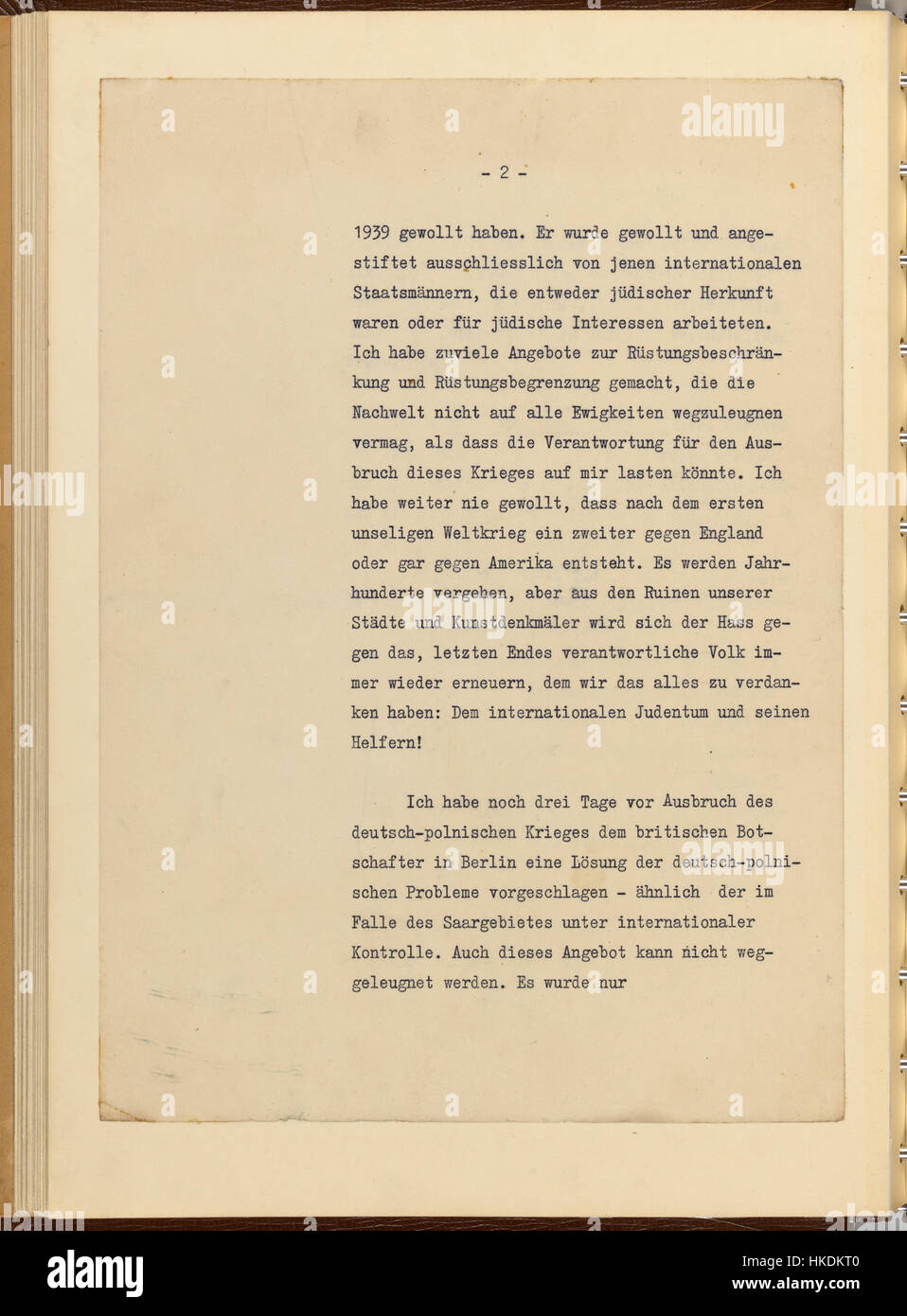 Cette page du Testament politique d'Adolf Hitler, datée de 1945, offre un aperçu des derniers moments et des points de vue du dirigeant nazi au cours des derniers jours de la seconde Guerre mondiale. Le document fait partie des archives historiques qui examinent les politiques et les pensées d'Hitler alors que la guerre touchait à sa fin. Banque D'Images