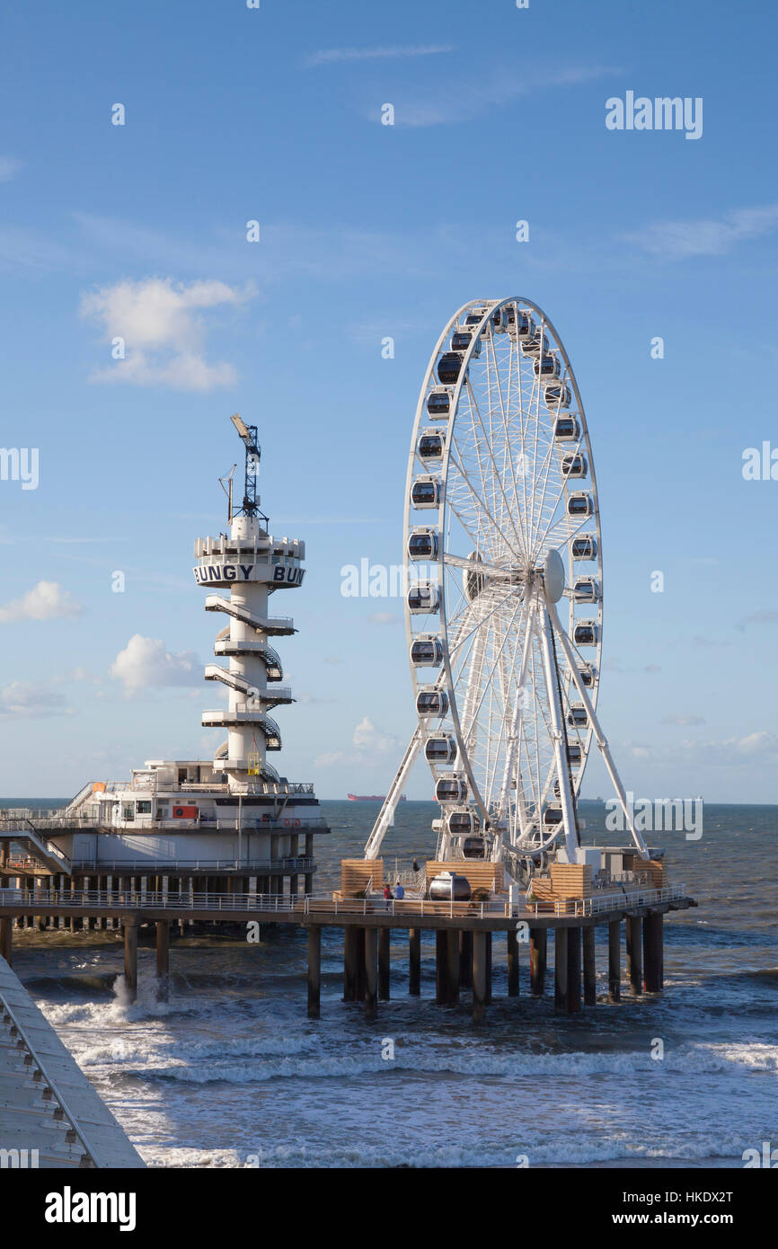 Pier avec tour bungy et grande roue, Scheveningen, à La Haye, Hollande, Pays-Bas Banque D'Images