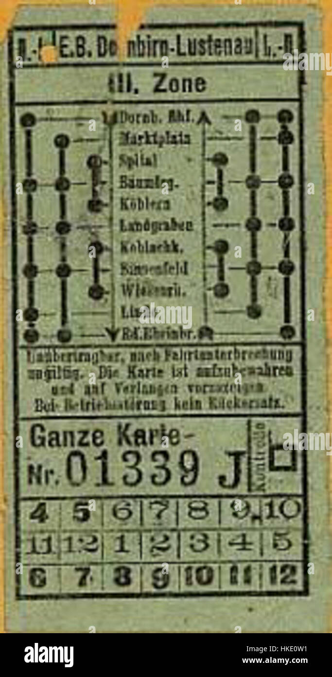 Cette œuvre, intitulée 'Ebdlfahrschein1930', explore des thèmes historiques liés à la culture européenne du début du XXe siècle. La pièce capture l’esprit de la période en mettant l’accent sur les changements sociaux et politiques à travers l’expression artistique. Banque D'Images