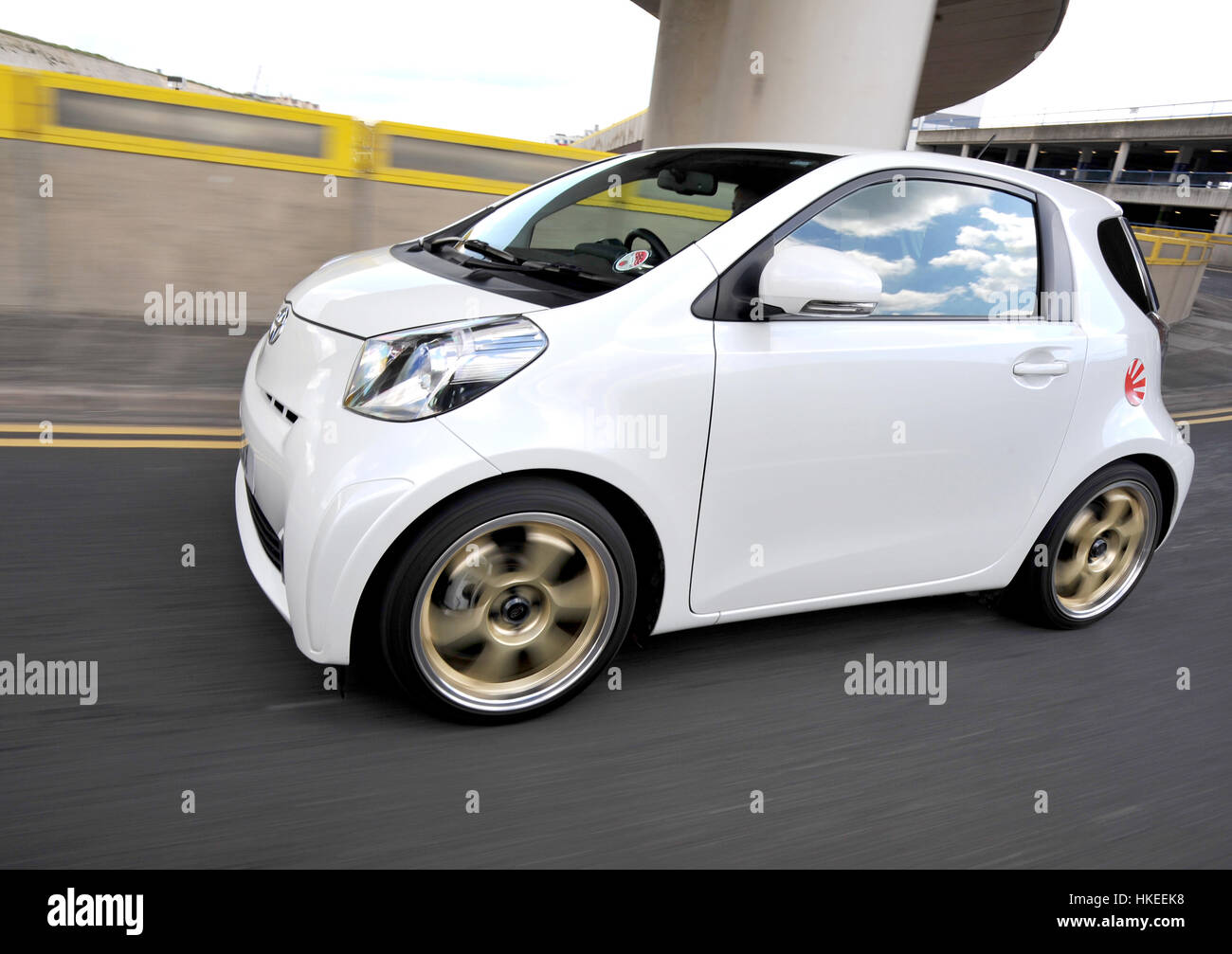 Modification TOYOTA IQ voiture de ville compacte sous Banque D'Images