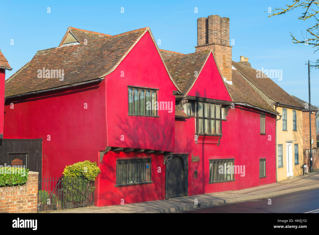 Maison de ville médiévale, vue sur une maison de ville médiévale peinte en rouge à Sudbury, Suffolk, East Anglia, Angleterre, Royaume-Uni. Banque D'Images