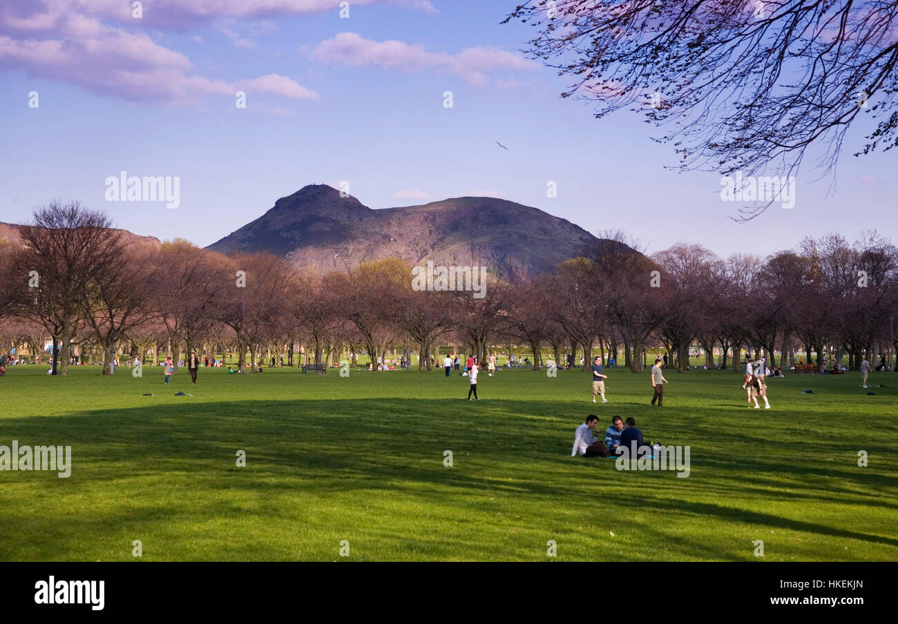 Belle nature de Arthur's Seat volcan de Holyrood Park Meadows vu de l'Edimbourg en Ecosse Banque D'Images