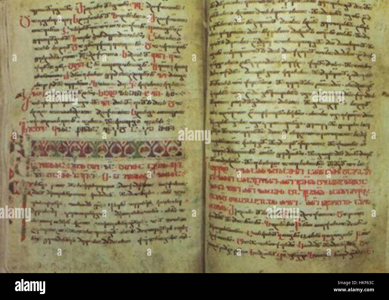 La Grande Synaxarion géorgienne, manuscrit du XIe siècle contenant des récits de la vie des saints et des événements religieux. Ce texte historique est un exemple clé de la littérature orthodoxe géorgienne médiévale. Banque D'Images