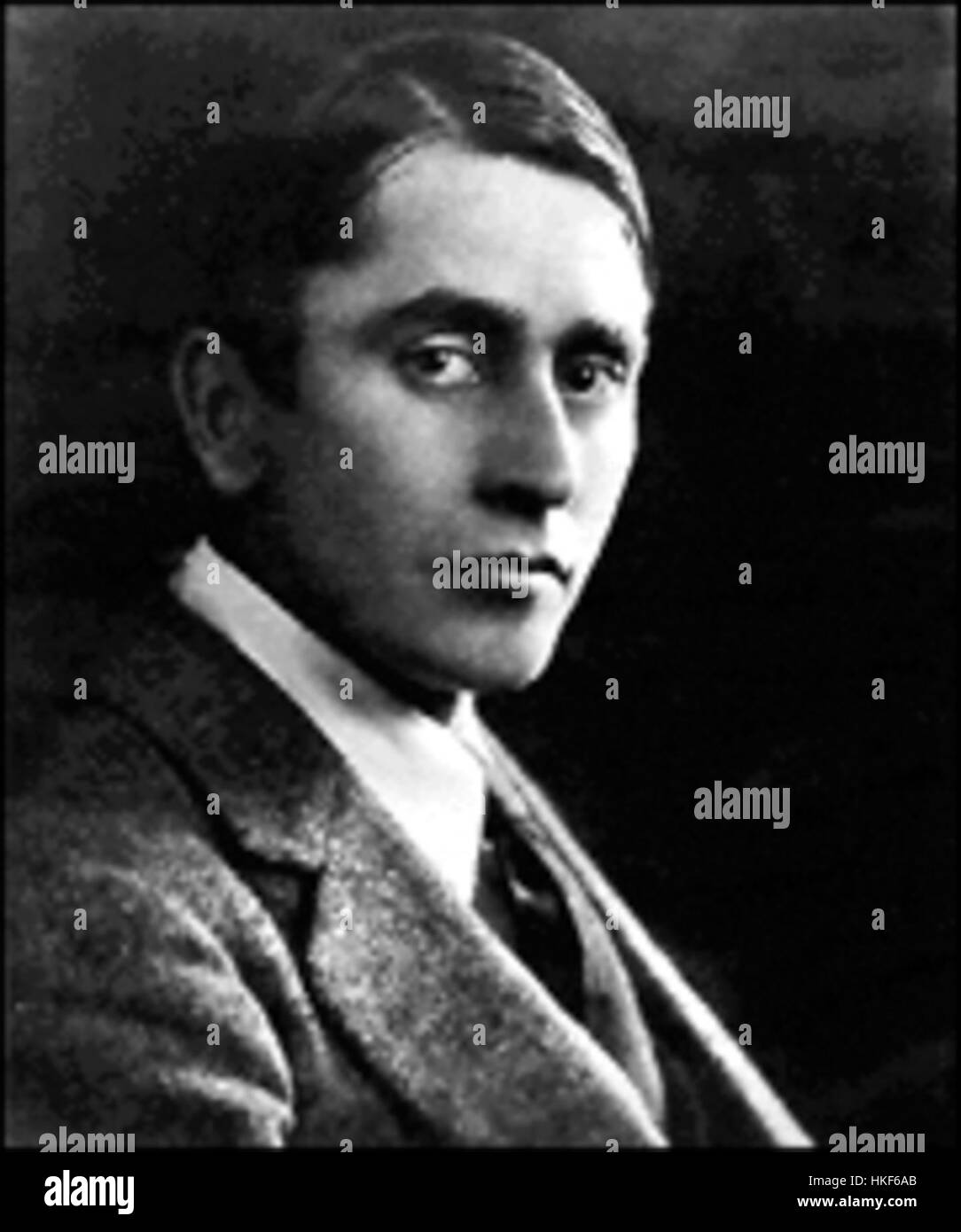 Harry Clarke, connu pour son travail de vitraux, est également représenté sur cette photographie. Ses contributions aux arts, en particulier au début du XXe siècle, ont eu un impact significatif sur les arts décoratifs irlandais Banque D'Images