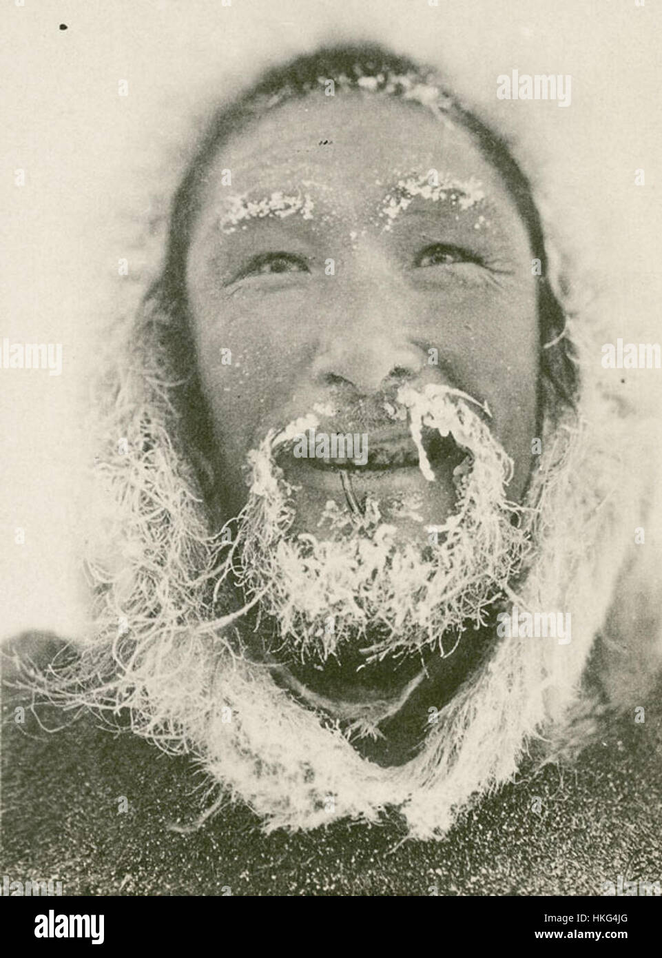 Une œuvre d'art inuite de la région d'Umingmaktormiut, mettant en valeur l'artisanat autochtone traditionnel. La peinture reflète la culture, les traditions et l'environnement naturel des Inuits. Banque D'Images