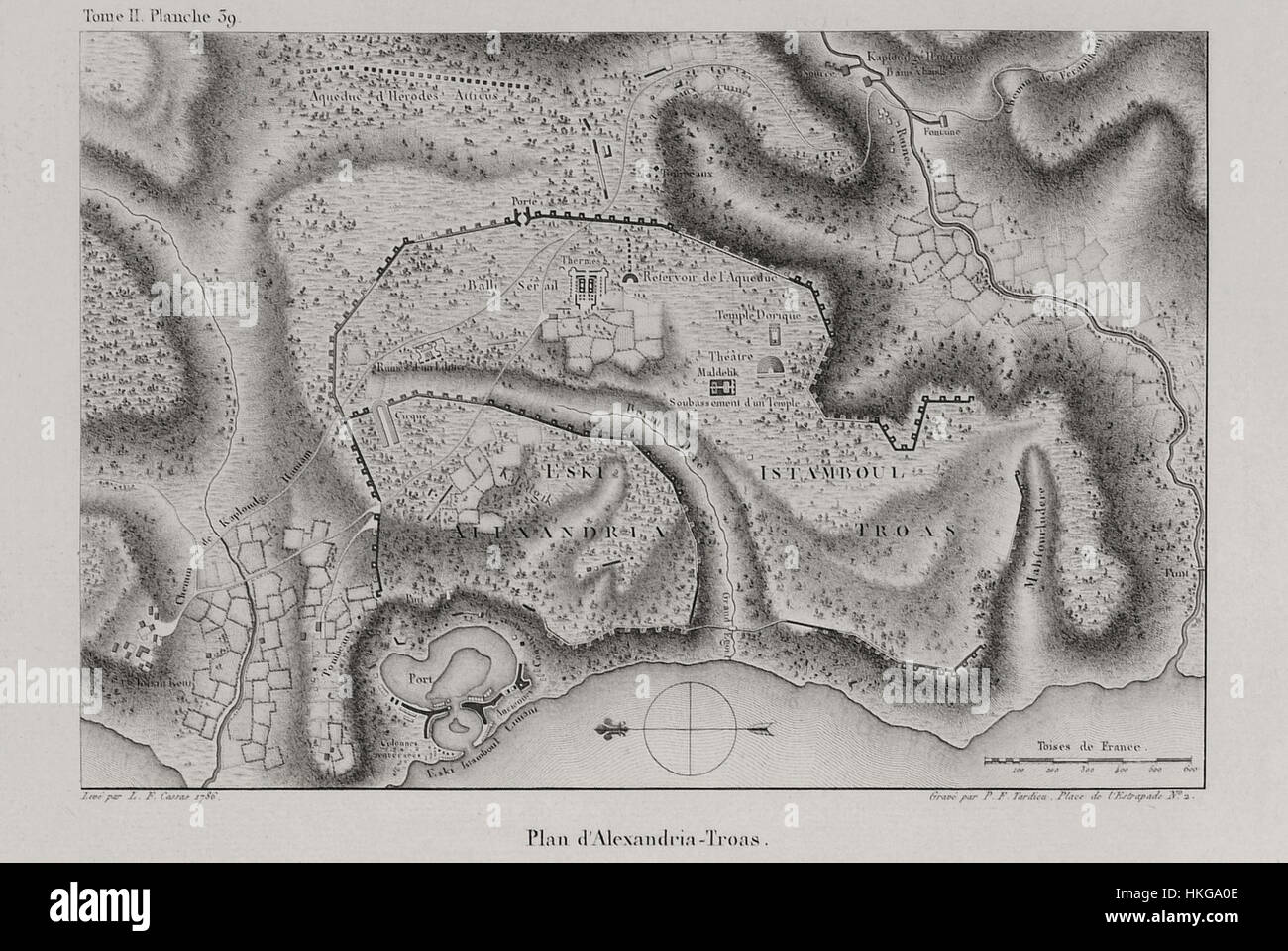 Cette carte de 1822 de Gabriel Florent Auguste de Choiseul illustre l'ancienne ville d'Alexandrie Troas dans la Turquie moderne. La cartographie détaillée reflète la géographie et la disposition de la région telle qu'elle a été comprise au début du XIXe siècle, importante pour les études archéologiques de la région. Banque D'Images