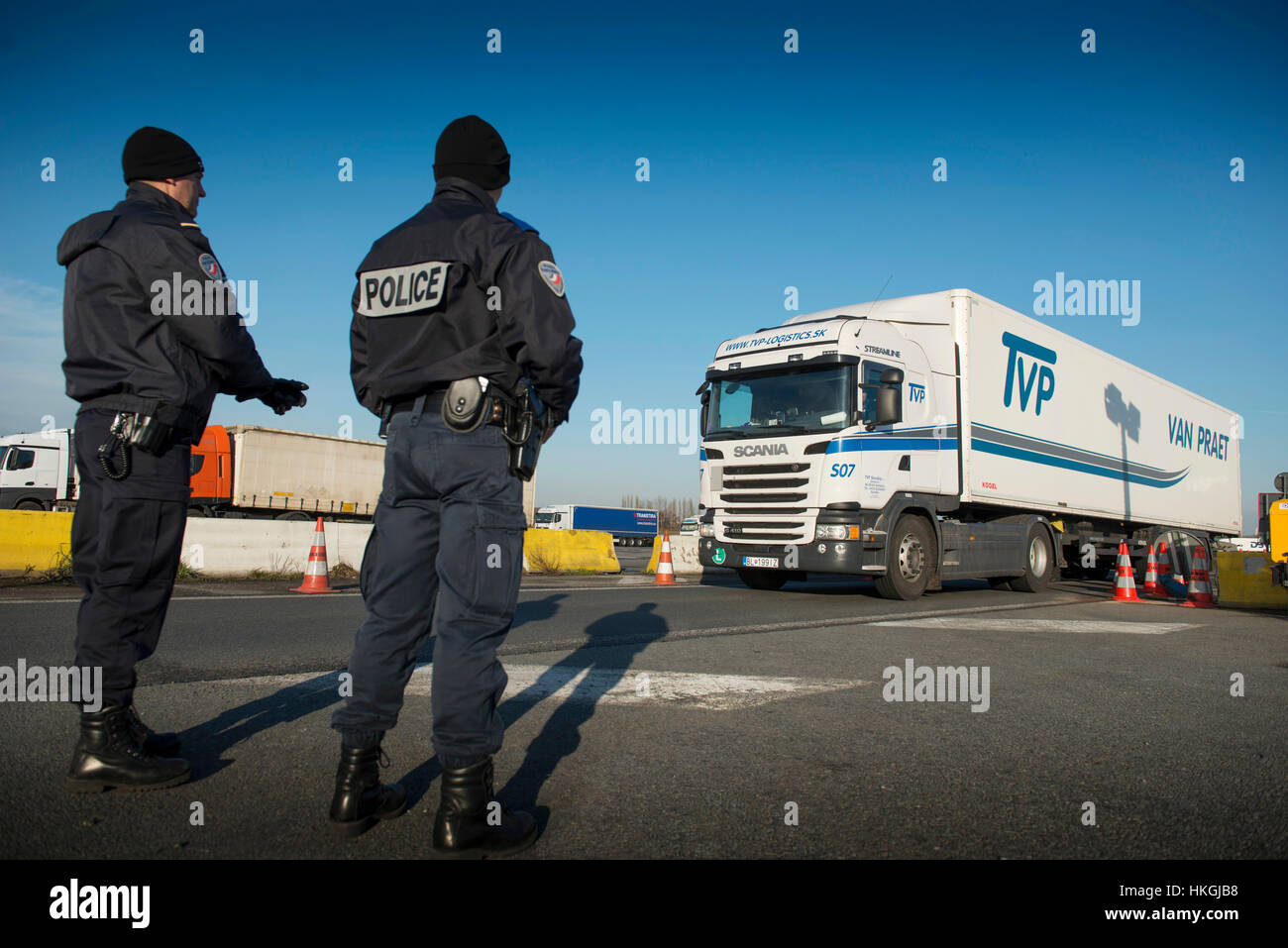 Contrôle routier par la police des frontières françaises (PAF) le long de l'autoroute A22 dans la région de Wavre Banque D'Images