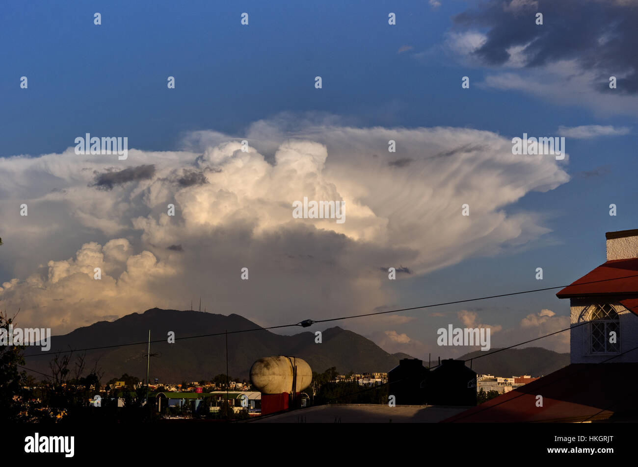 Les Cumulonimbus Banque D'Images