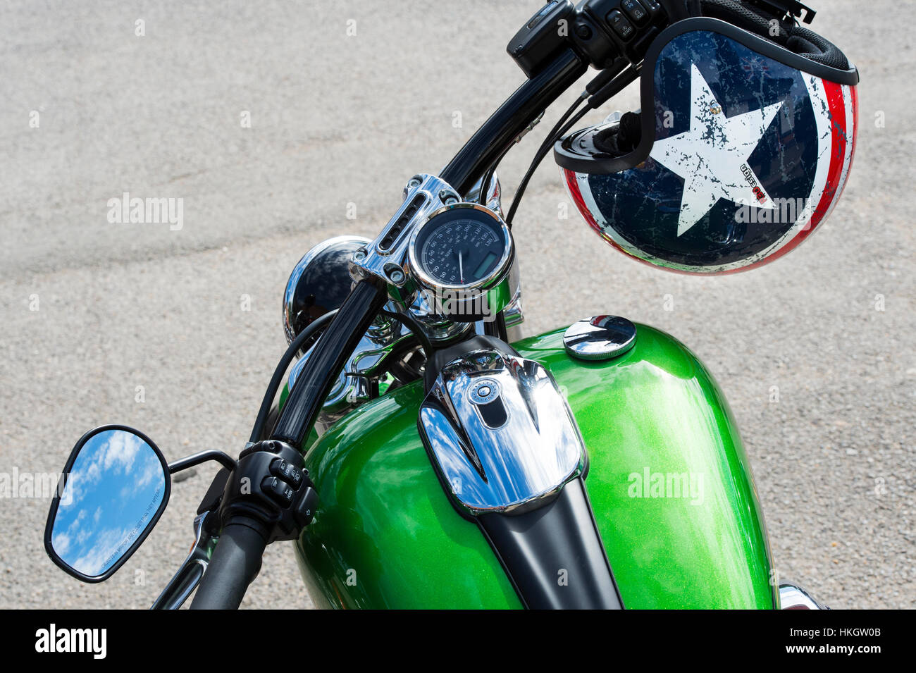 Moto Harley Davidson et casque de résumé Banque D'Images