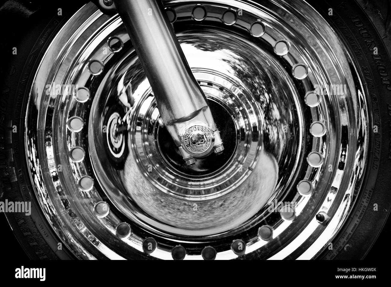 Roue Harley Davidson et du crâne. Monochrome Banque D'Images