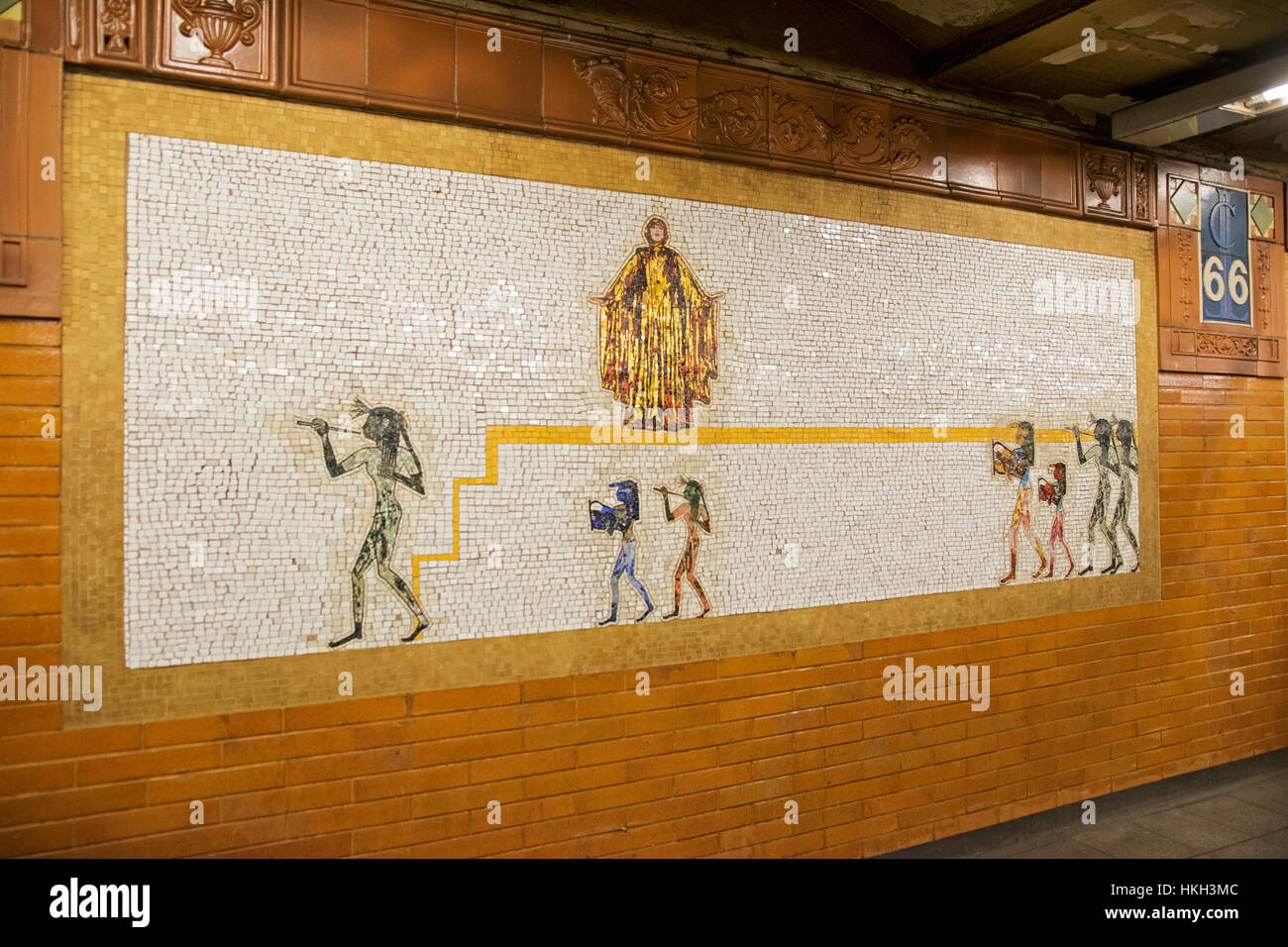 L'art de la mosaïque l'installation de West 66th Street station Lincoln Center sur la ligne 1 dans l'Upper West Side de Manhattan, New York. Banque D'Images