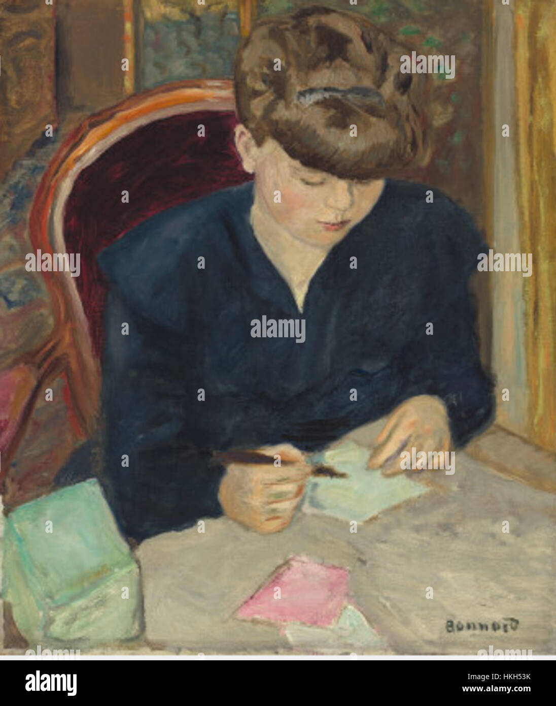 Cette peinture de Pierre Bonnard, intitulée « la lettre », explore les thèmes de l'intimité et de la contemplation tranquille. L'utilisation de la couleur et de la lumière par Bonnard crée une atmosphère sereine, caractéristique de son style post-impressionniste. Banque D'Images