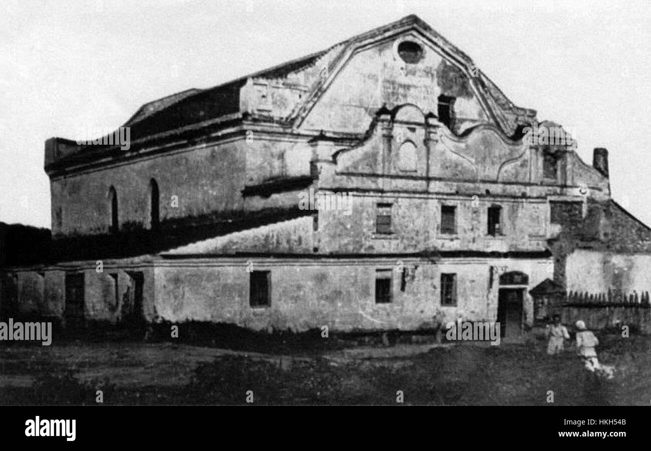 La Grande Synagogue de Zaslav (Iziaslav), lieu de culte juif historique, est un exemple significatif de l'architecture synagogue en Europe de l'est. Cette structure reflète le patrimoine culturel et religieux de la communauté juive de la région au XVIIe siècle. Banque D'Images
