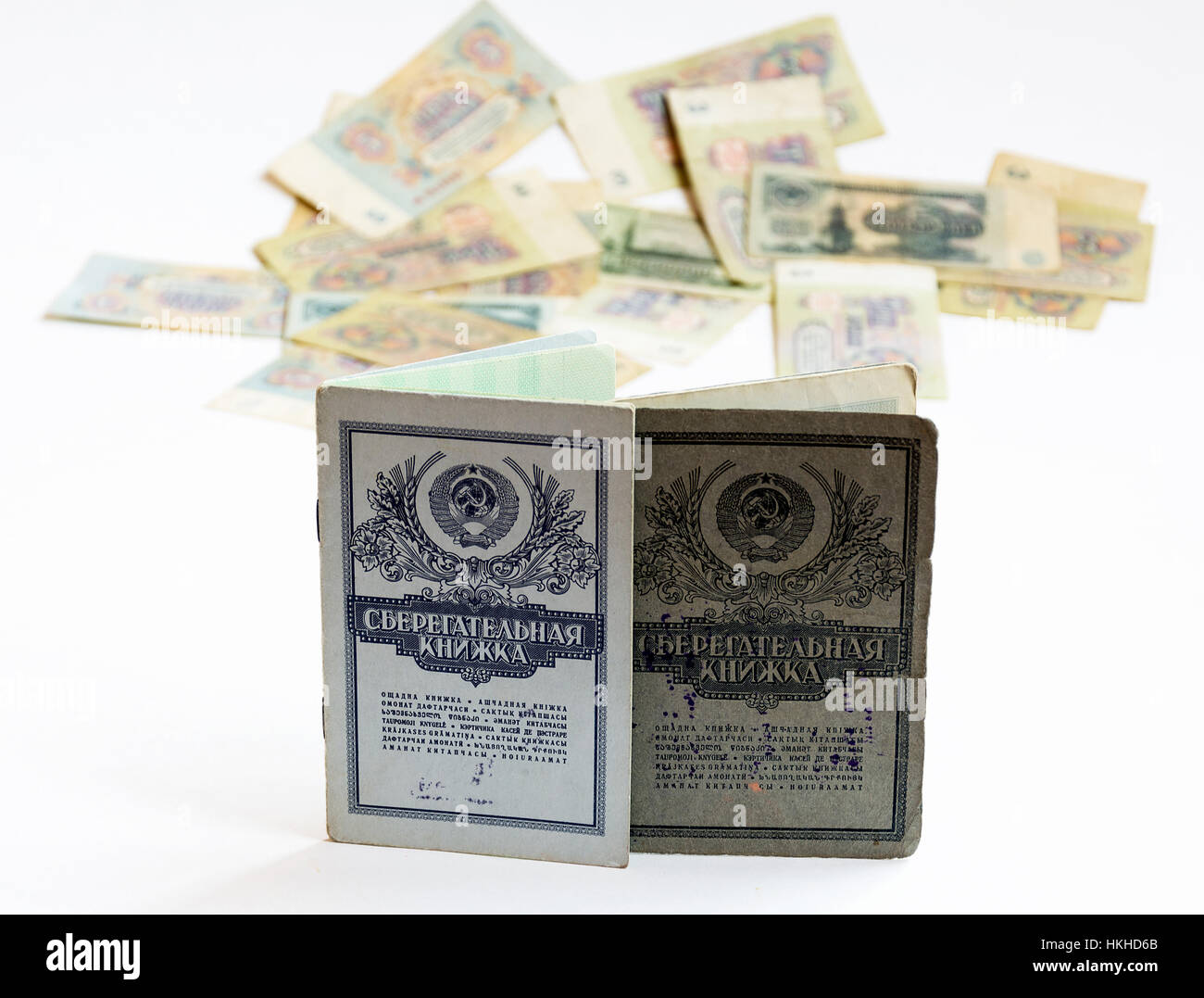 Livres d'épargne de l'Union soviétique, sont debout. Dans l'arrière-plan est vu les roubles soviétique sans rudesse Banque D'Images