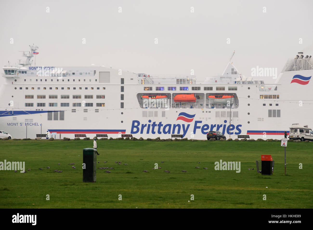 Traversier voyageant à partir du Royaume-Uni vers la France à travers la Manche Banque D'Images