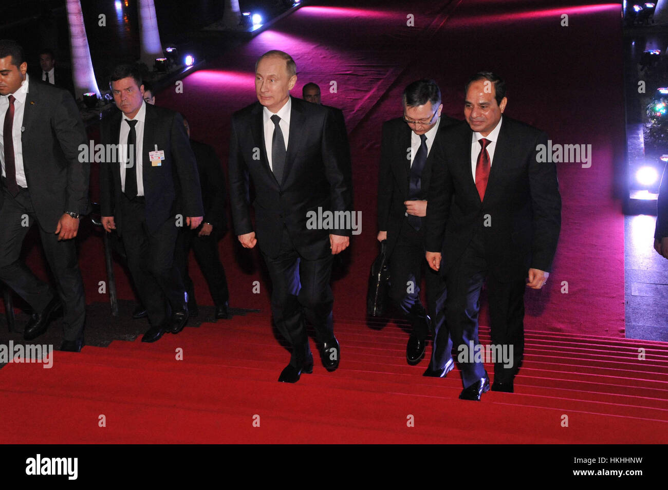 Le Caire, Égypte - 9 février 2015 - Le président russe Poutine visite la Tour du Caire avec le président égyptien Abdel Fattah al Sissi lors d'une visite de deux jours pour renforcer les liens bilatéraux. (Photo) de la présidence égyptienne Banque D'Images