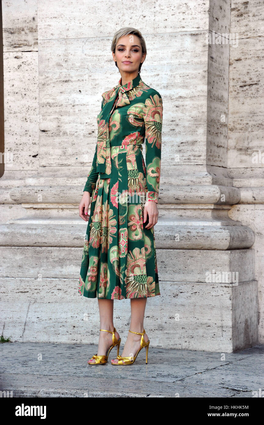 Elena Cucci, portant une robe Gucci, au photocall pour 'Mister Felicità' à  Rome, Italie. Avec : Elena Cucci Où : Rome, Latium, Italie Quand : 28 Déc  2016 Crédit : IPA/WENN.com **Uniquement