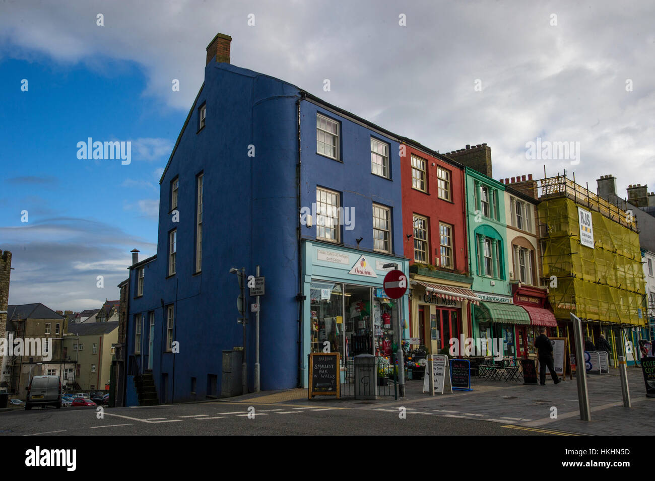 Boutiques colorées dans la ville de Llanberris, au nord du Pays de Galles Banque D'Images