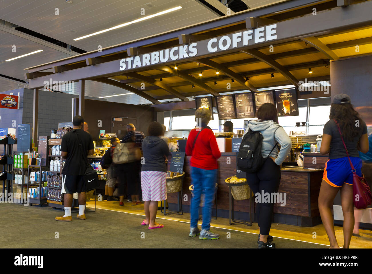 Indianapolis - Circa Juillet 2016 : Café Starbucks de l'aéroport. Starbucks est une chaîne de café au détail VI Banque D'Images