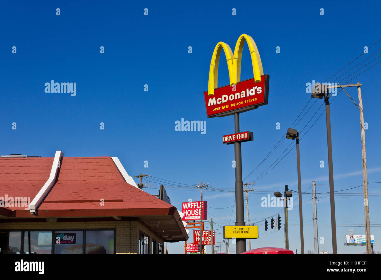 Indianapolis Circa Mars 2016 McDonald's Restaurant Emplacement