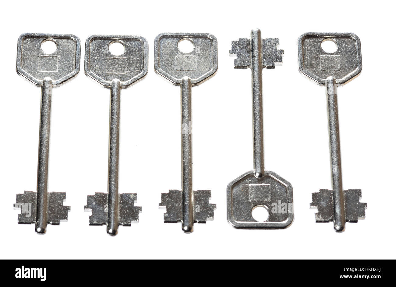 Metal long key isolé sur fond blanc Banque D'Images