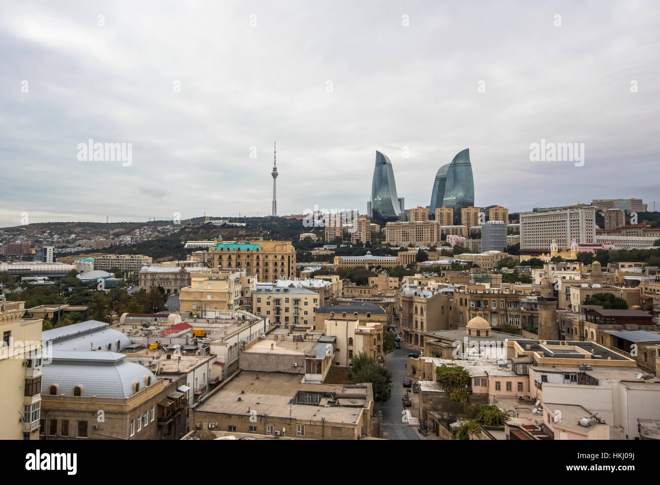 Vue sur la vieille ville de l'intérieur de la tour, Baku, Azerbaïdjan Banque D'Images Vue sur la vieille ville de l'intérieur de la tour, Baku, Azerbaïdjan Banque D'Images