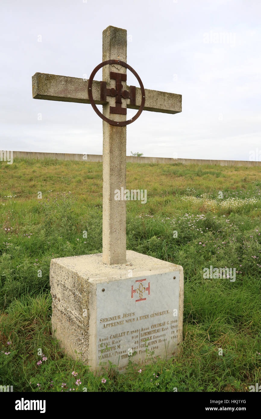 Cimetière militaire français comprenant 990 soldats dans quatre ossuaires. Banque D'Images