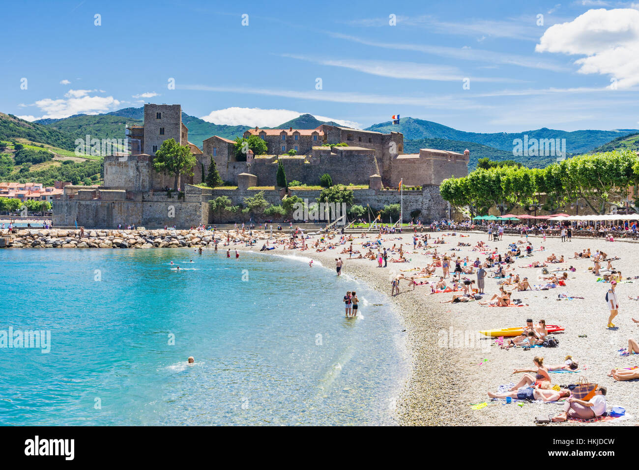 plage-boramar-occup-domin-par-le-ch-teau-royal-de-collioure