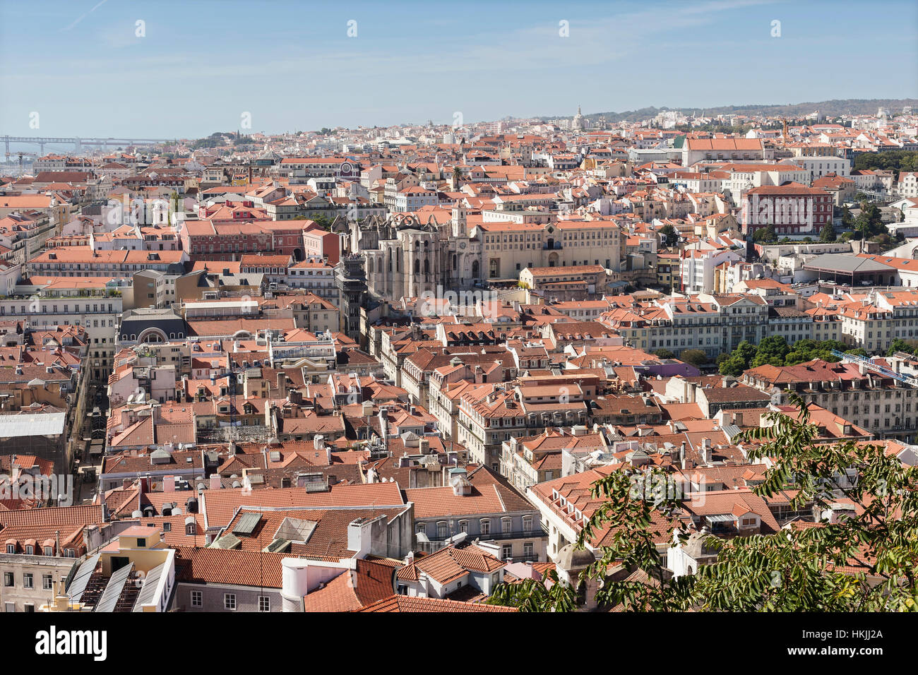 Vue sur les toits et Carmo Convent de Lisbonne, Portugal Banque D'Images