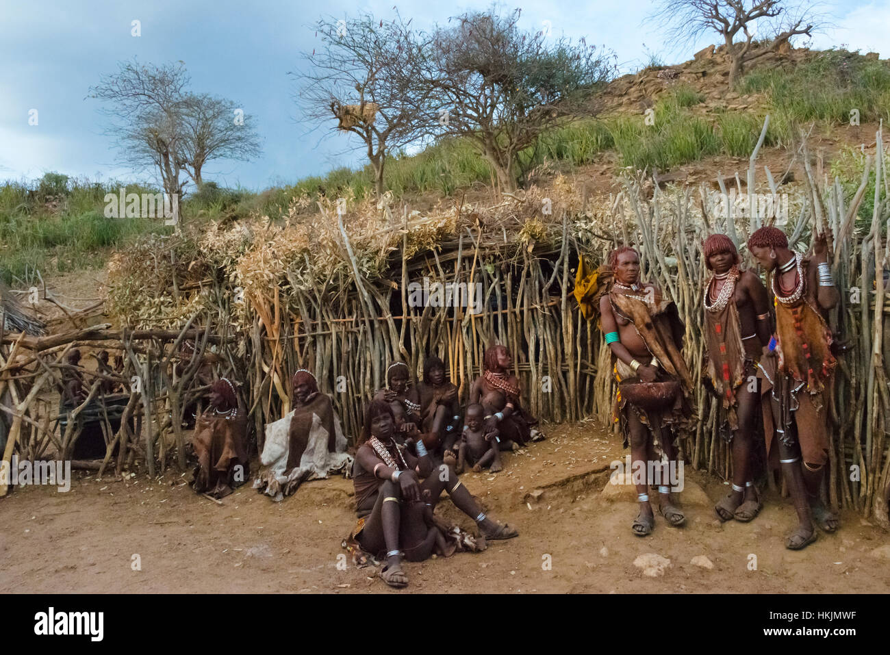 Les gens de la tribu Hamar Hamar, dans Village du Sud Omo, Ethiopie Banque D'Images