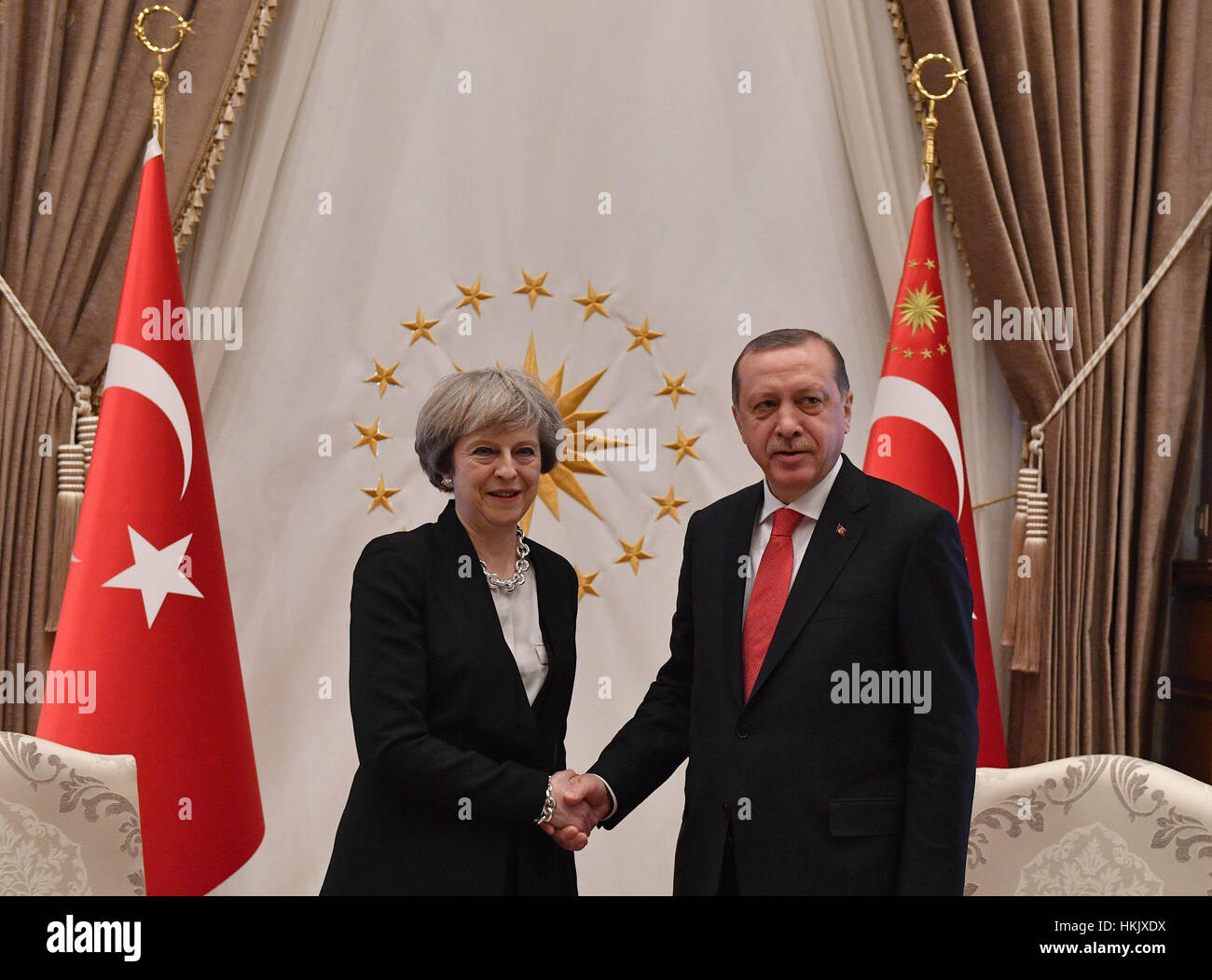 Premier ministre Theresa mai au cours d'une réunion avec le président de la Turquie, Recep Tayyip Erdogan, au palais présidentiel à Ankara, Turquie. Banque D'Images