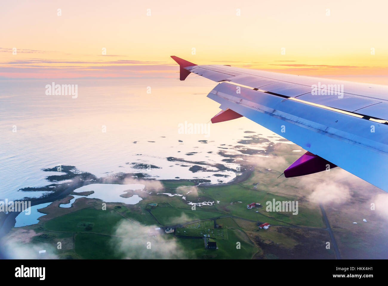 Vue à travers la fenêtre de l'avion Banque D'Images