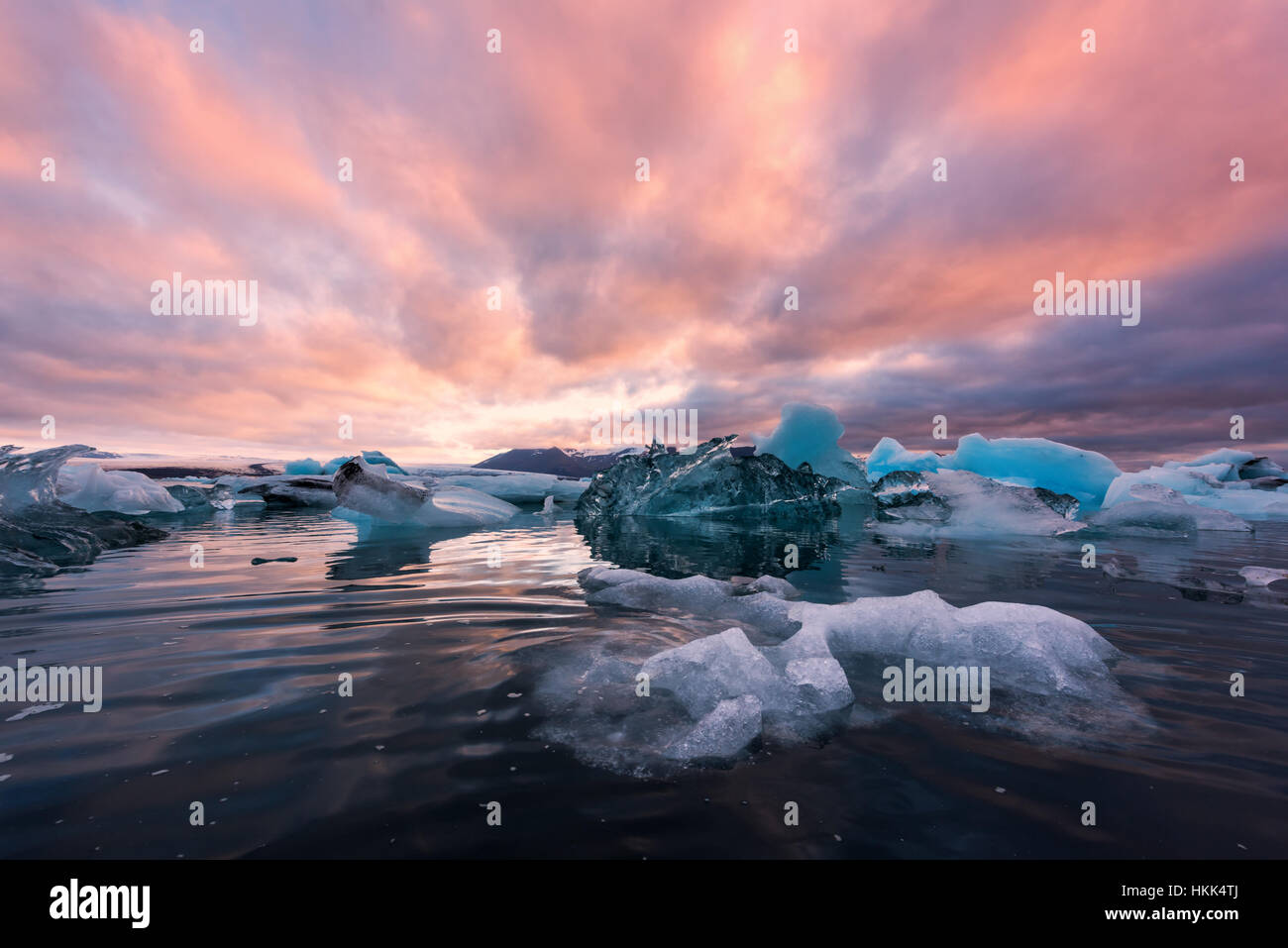 Les icebergs Jokulsarlon glacial lagoon. Parc national du Vatnajökull, au sud-est de l'Islande, de l'Europe. Banque D'Images