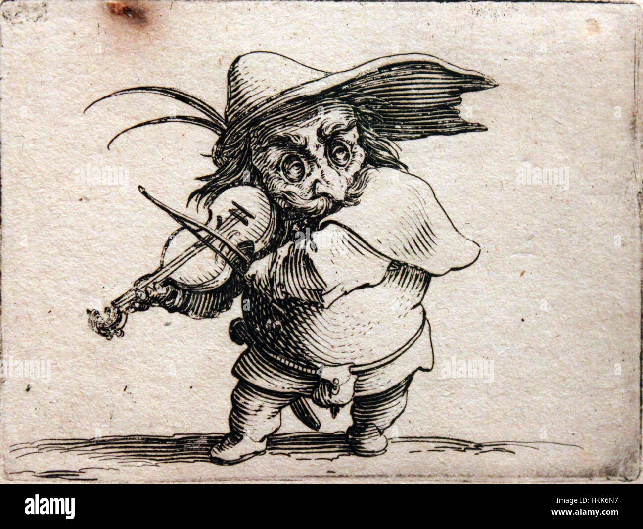 La gravure de 1620 de Jacques Callot intitulée « Zwerg mit Violine » (nain au violon) présente une figure jouant du violon, rendue dans des détails complexes. L’œuvre illustre l’habileté de Callot à capturer l’émotion et la personnalité dans ses sujets. Banque D'Images