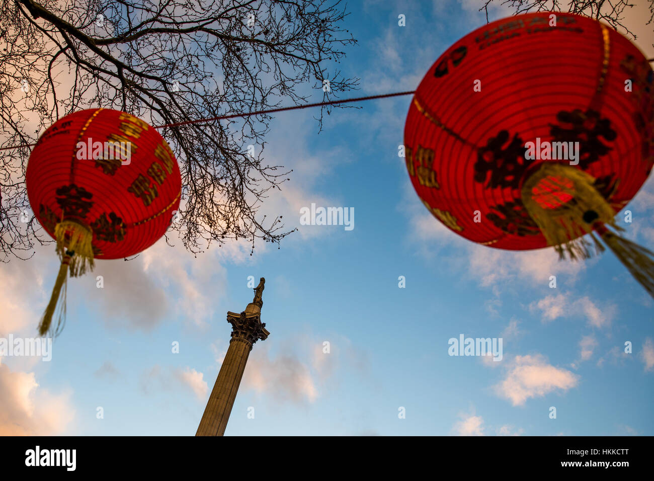 Londres, Royaume-Uni. 28 janvier, 2017. Trafalgar Square est prêt pour la nouvelle année chinoise du coq de célébrations. Credit : carolmoir/Alamy Live News Banque D'Images