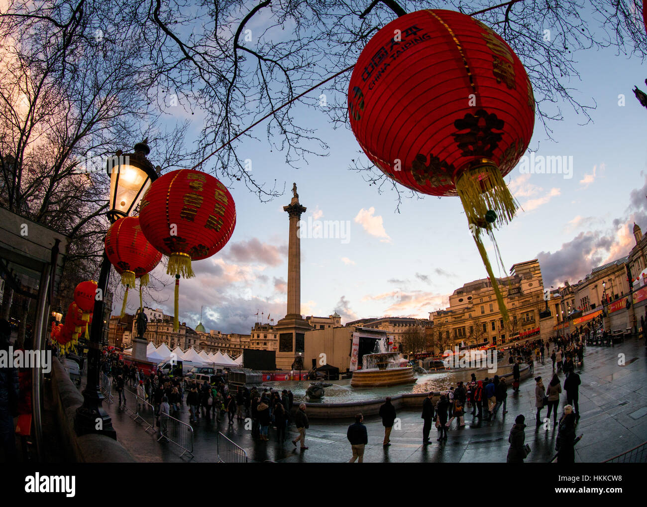 Londres, Royaume-Uni. 28 janvier, 2017. Trafalgar Square est prêt pour la nouvelle année chinoise du coq de célébrations. Credit : carol moir/Alamy Live News Banque D'Images