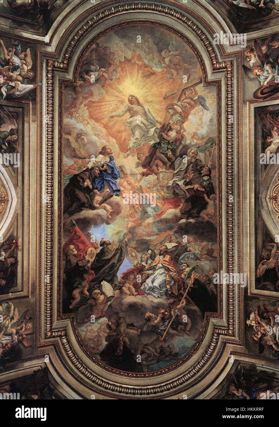 'Apothéose de l'ordre franciscain' de Baciccio est une peinture baroque qui illustre l'élévation divine de l'ordre franciscain. La peinture représente plusieurs figures ascendantes vers les royaumes célestes, utilisant une composition dynamique et une lumière typique de l'art baroque pour souligner l'événement sacré. Banque D'Images