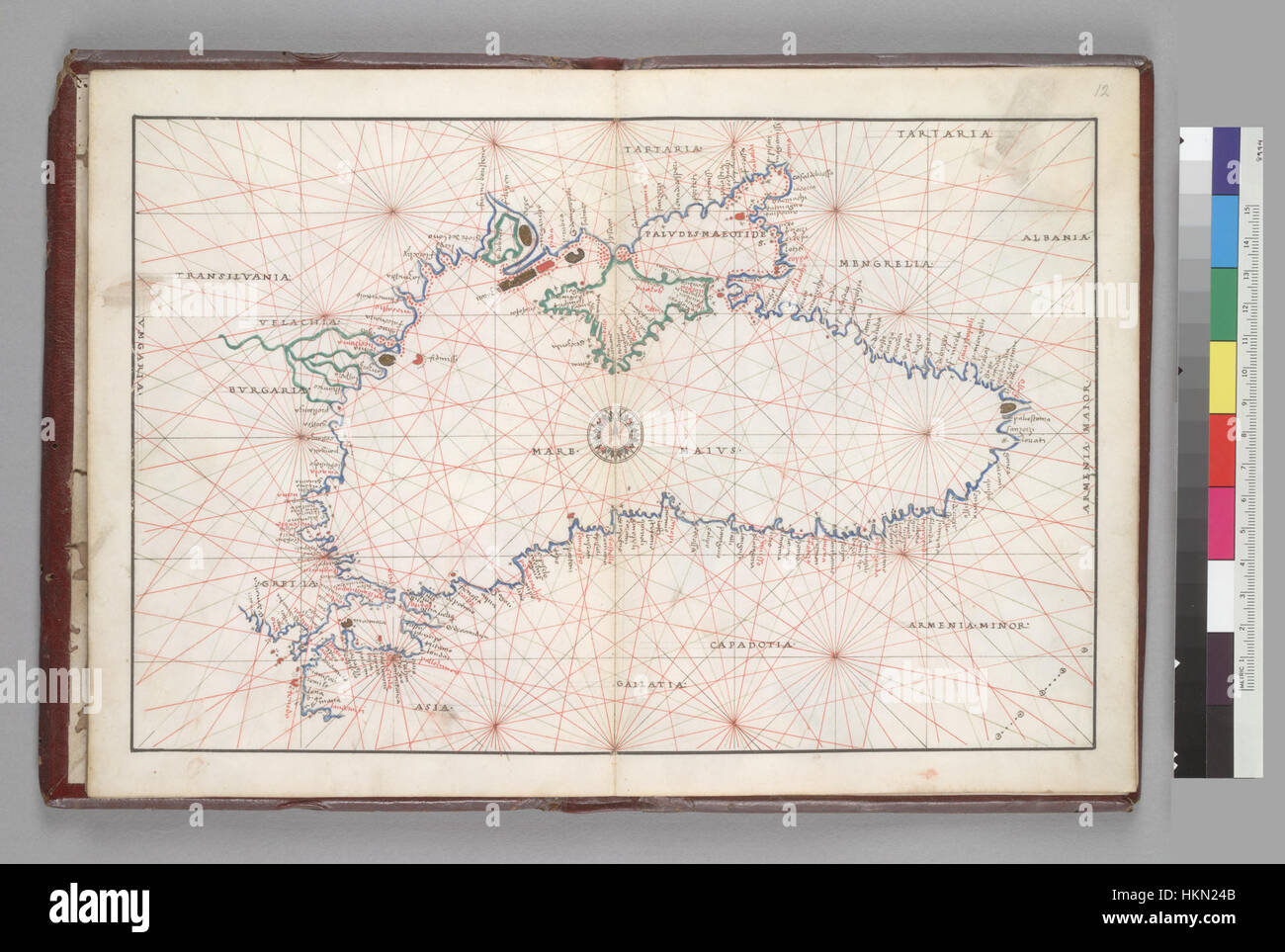 atlas portolan créé par Battista Agnese vers 1540, avec des cartes nautiques détaillées de la région de la mer Noire, exemple de cartographie de la Renaissance. Banque D'Images