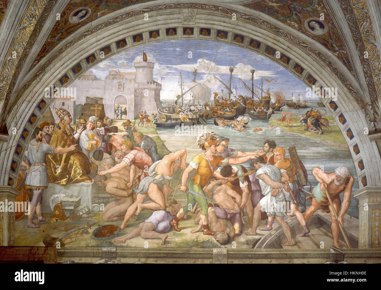 La bataille d'Ostie est une peinture historique de Raphaël, représentant une intense bataille navale. L'œuvre montre l'habileté de Raphaël à capturer le mouvement dynamique du combat, avec des couleurs vives et des figures détaillées. La peinture est considérée comme un chef-d'œuvre de l'art de la Renaissance, logée dans un musée de premier plan et vénérée pour sa précision historique et sa valeur artistique. Banque D'Images