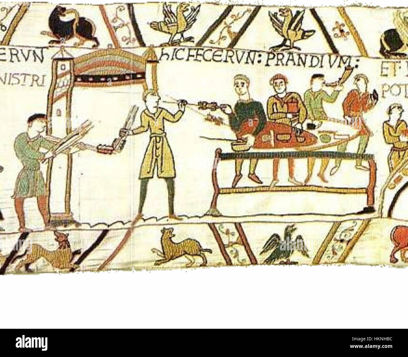 La scène 43 de la tapisserie de Bayeux représente l'invasion normande de l'Angleterre, mettant en valeur les moments clés de la bataille de Hastings en 1066. La tapisserie illustre les événements cruciaux qui ont mené à la victoire de Guillaume le Conquérant. Banque D'Images