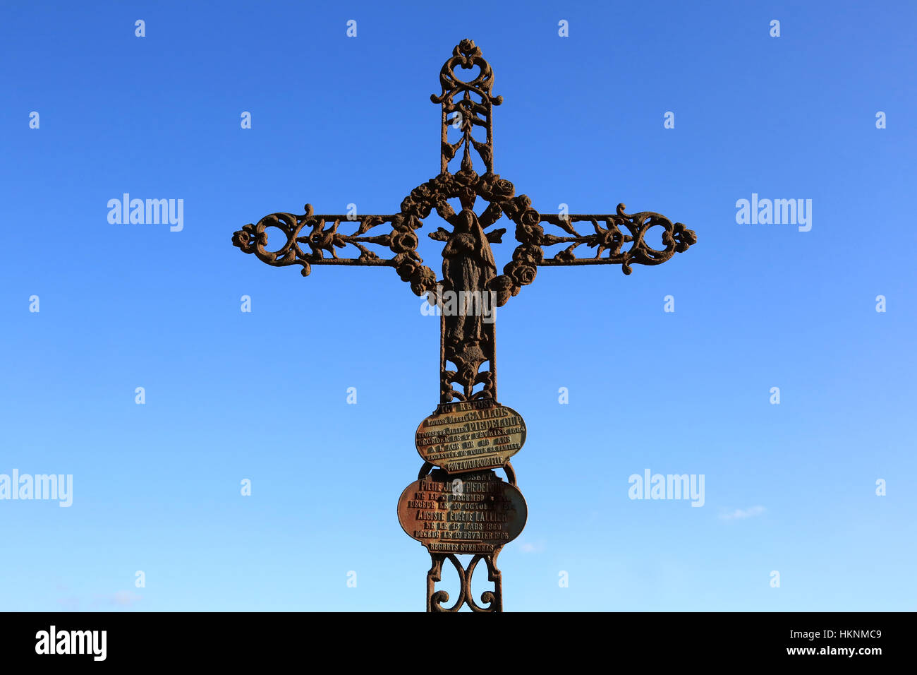 Vierge Marie. Croix en fer forgé Photo Stock - Alamy