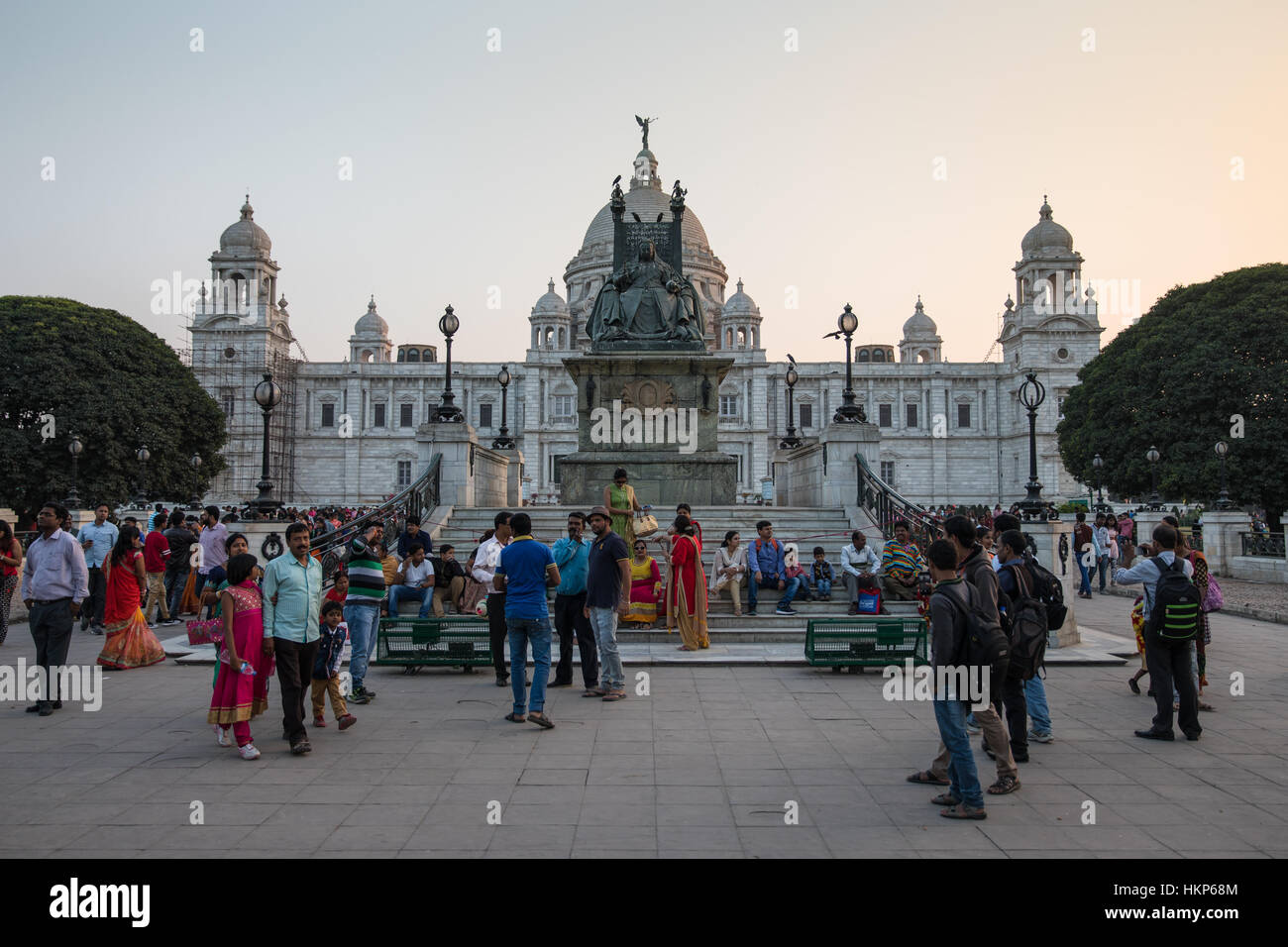 Les touristes au Victoria Memorial à Calcutta (Kolkata), dans l'ouest du Bengale, en Inde. Banque D'Images