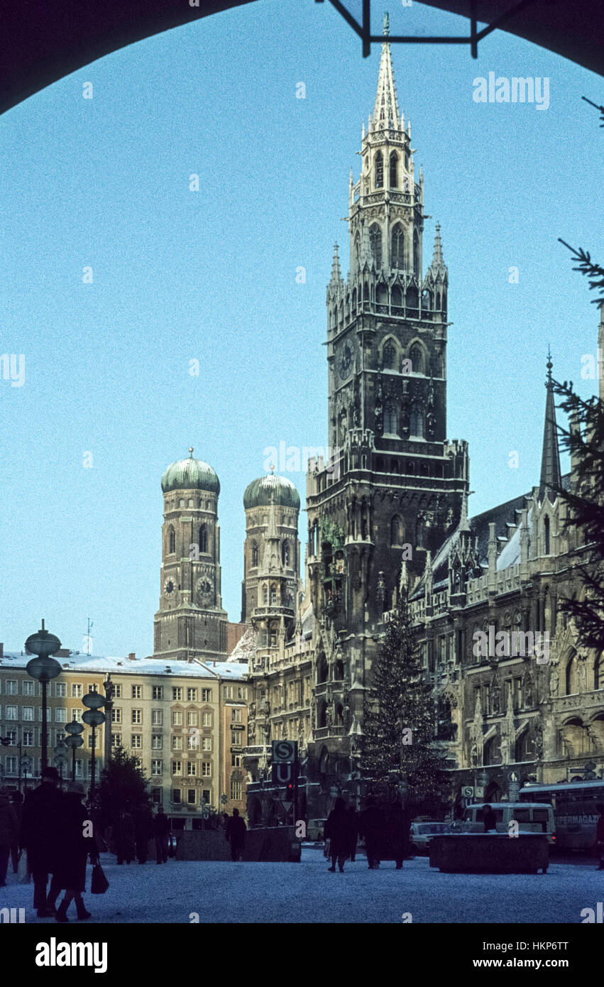 La Marienplatz de Munich en janvier 1979. Der Münchner im Januar 1979 Marienplatz. Banque D'Images