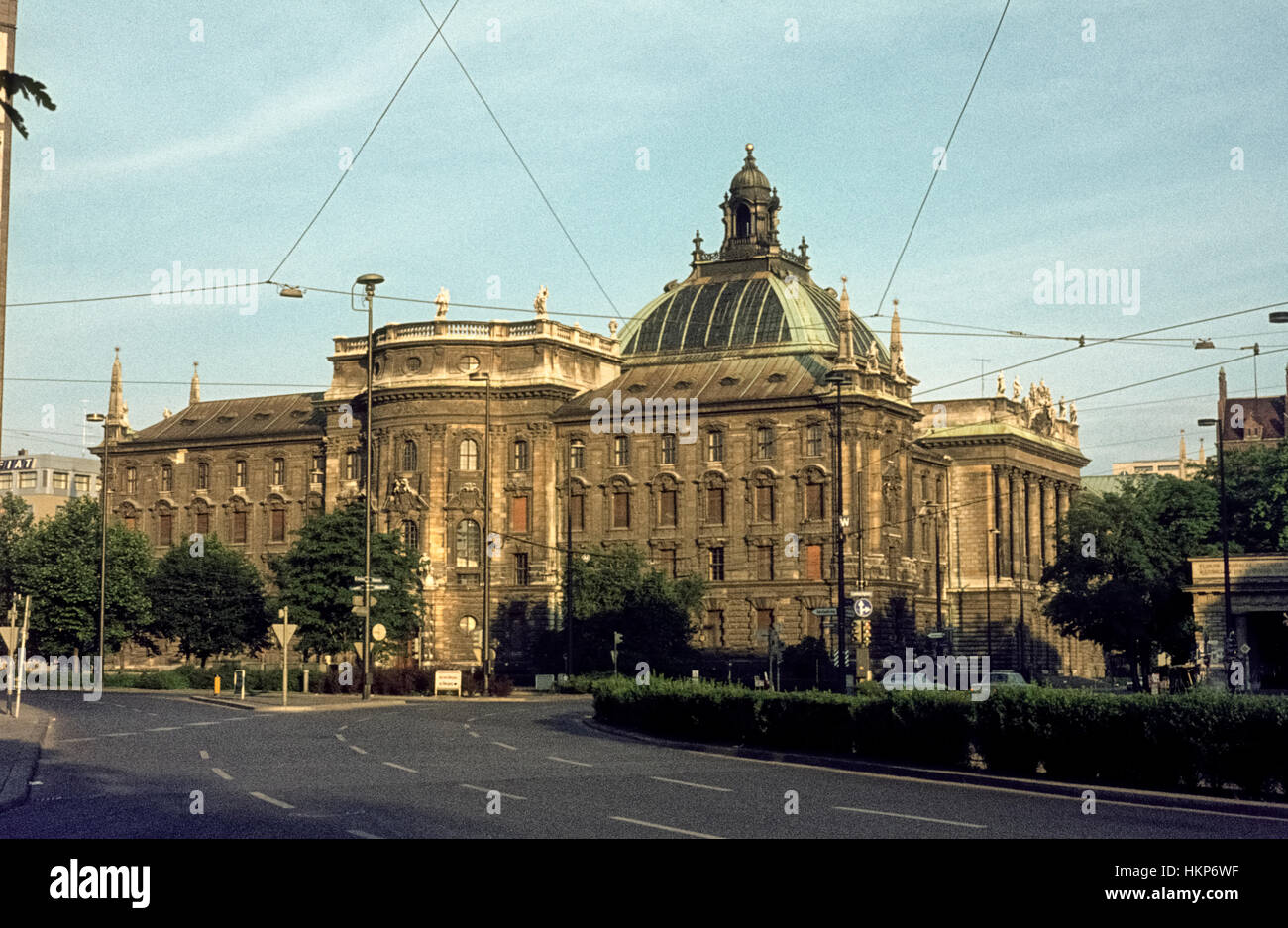 Der Münchner Justizpalast dans den années 70 igern. Le Palais de Justice de Munich den 70. Banque D'Images