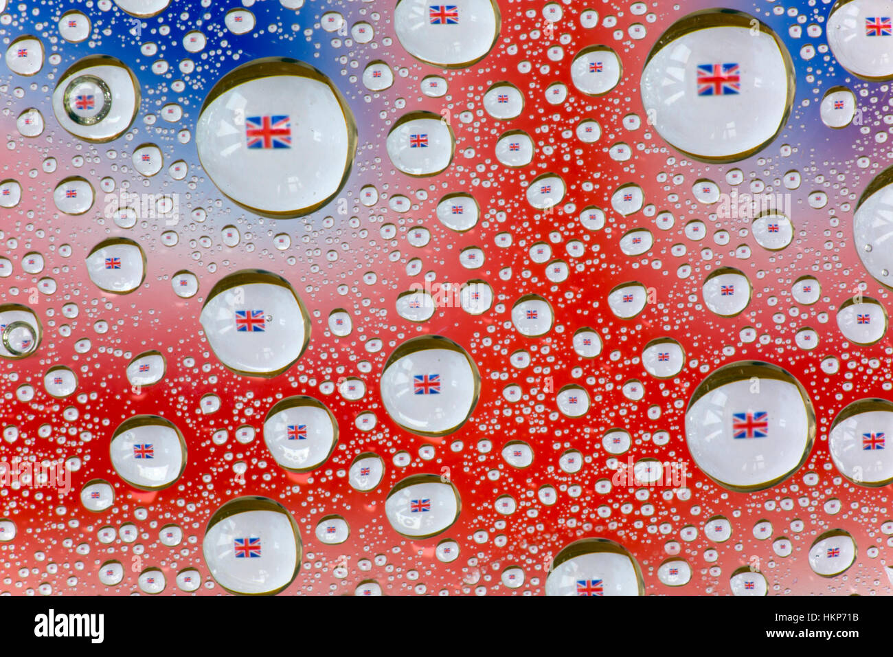 Gouttes d'eau montrant des images de l'Union Jack, drapeau de l'United Kingdom Banque D'Images
