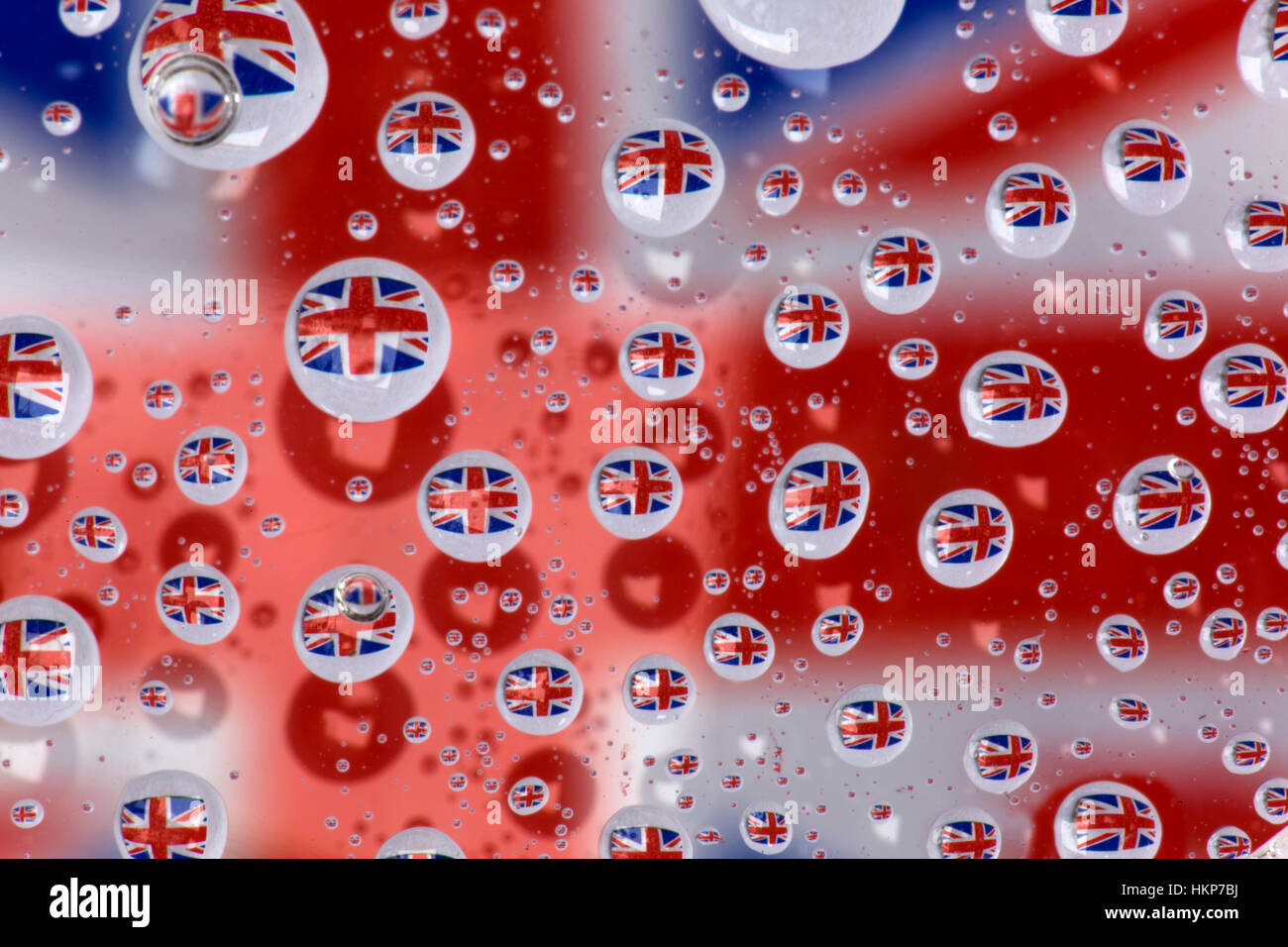Gouttes d'eau montrant des images de l'Union Jack, drapeau de l'United Kingdom Banque D'Images