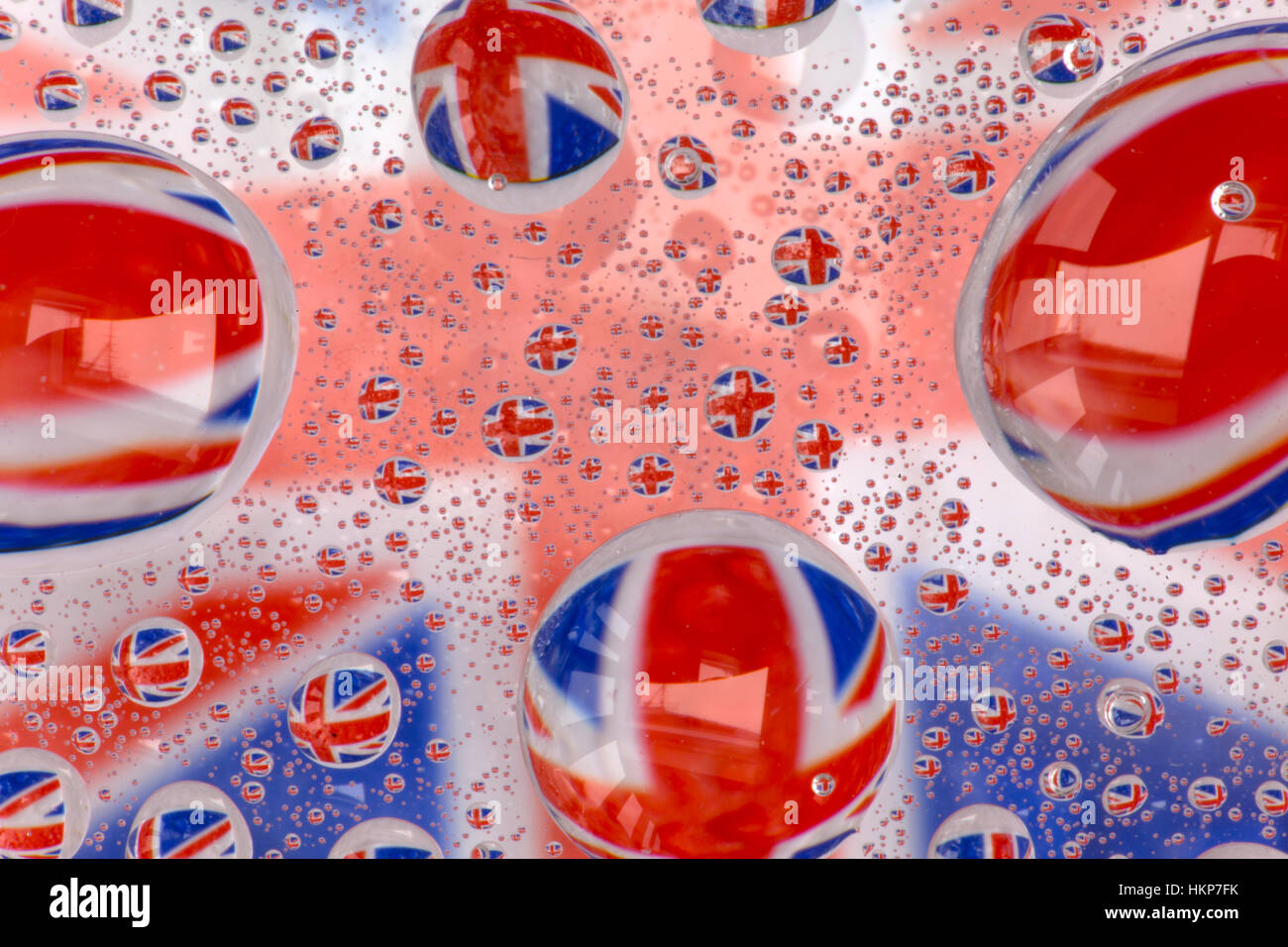 Gouttes d'eau montrant des images de l'Union Jack, drapeau de l'United Kingdom Banque D'Images