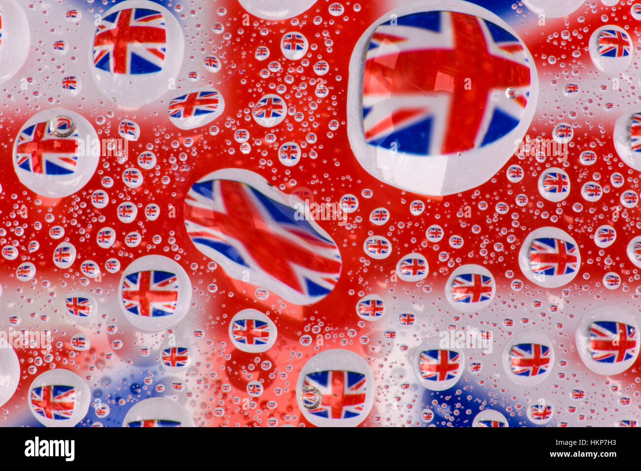 Gouttes d'eau montrant des images de l'Union Jack, drapeau de l'United Kingdom Banque D'Images